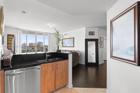 Купить кондоминиум в Норт-Бей-Виллидж, Флорида 2 спальни, 116.22м2, № 2021065 - фото 6