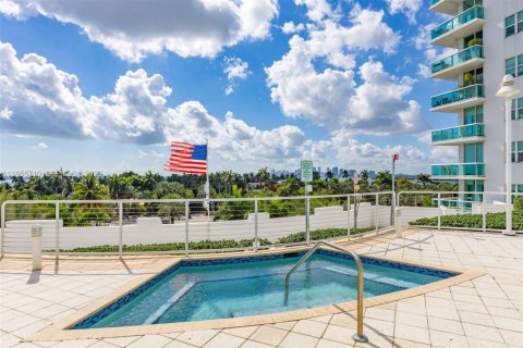 Купить кондоминиум в Норт-Бей-Виллидж, Флорида 2 спальни, 116.22м2, № 2021065 - фото 18