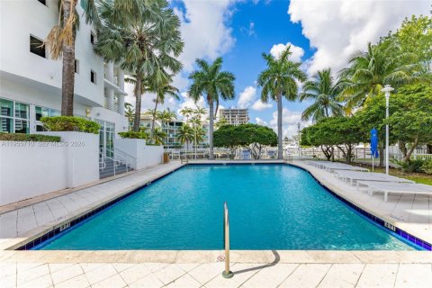 Купить кондоминиум в Норт-Бей-Виллидж, Флорида 2 спальни, 116.22м2, № 2021065 - фото 16