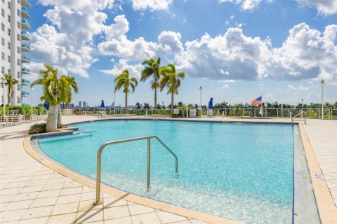 Купить кондоминиум в Норт-Бей-Виллидж, Флорида 2 спальни, 116.22м2, № 2021065 - фото 20