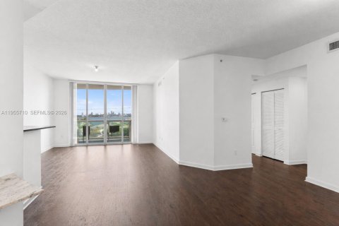 Купить кондоминиум в Норт-Бей-Виллидж, Флорида 2 спальни, 116.22м2, № 2021065 - фото 3