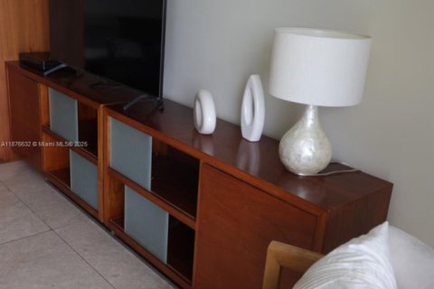 Condominio en venta en Miami, Florida, 46.54 m2 № 1980573 - foto 12