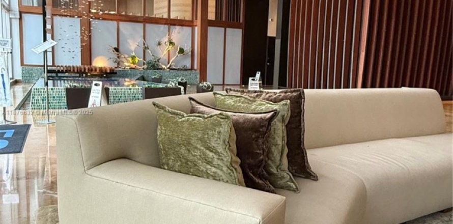 Estudio en el Condominio en Miami, Florida  № 1980573