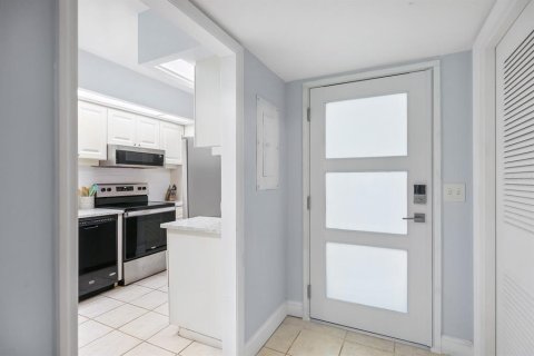 Condo in Longboat Key, Florida, 2 bedrooms № 2114108 - photo 25