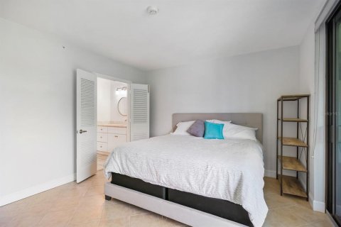 Condo in Longboat Key, Florida, 2 bedrooms № 2114108 - photo 13