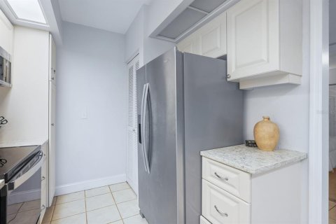 Condo in Longboat Key, Florida, 2 bedrooms № 2114108 - photo 5