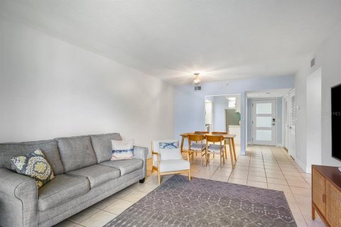 Condo in Longboat Key, Florida, 2 bedrooms № 2114108 - photo 11