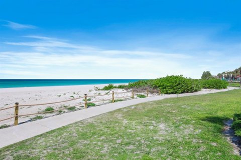 Condo in Longboat Key, Florida, 2 bedrooms № 2114108 - photo 30