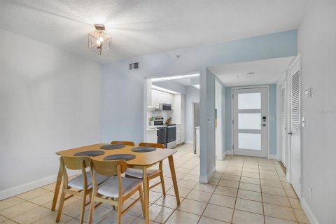 Condo in Longboat Key, Florida, 2 bedrooms № 2114108 - photo 9