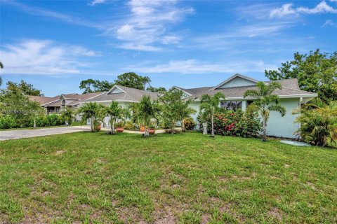 House in Port St. Lucie, Florida 3 bedrooms, 164.62 sq.m. № 1781799 - photo 25