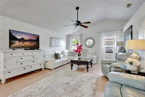 House in Port St. Lucie, Florida 3 bedrooms, 164.62 sq.m. № 1781799 - photo 29