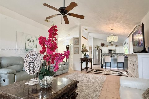 House in Port St. Lucie, Florida 3 bedrooms, 164.62 sq.m. № 1781799 - photo 9