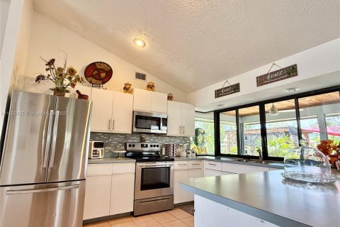 House in Port St. Lucie, Florida 3 bedrooms, 164.62 sq.m. № 1781799 - photo 3