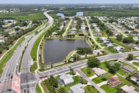 House in Port St. Lucie, Florida 3 bedrooms, 164.62 sq.m. № 1781799 - photo 24