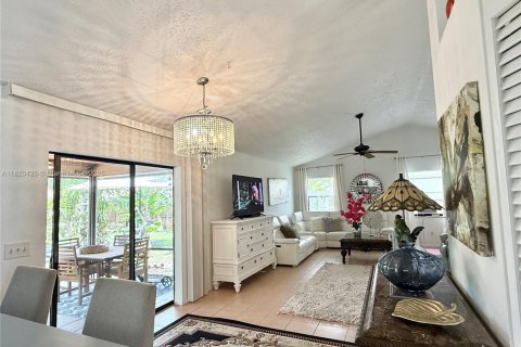 House in Port St. Lucie, Florida 3 bedrooms, 164.62 sq.m. № 1781799 - photo 14