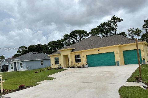 Casa en Port St. Lucie, Florida 3 dormitorios, 115.66 m2 № 2259873