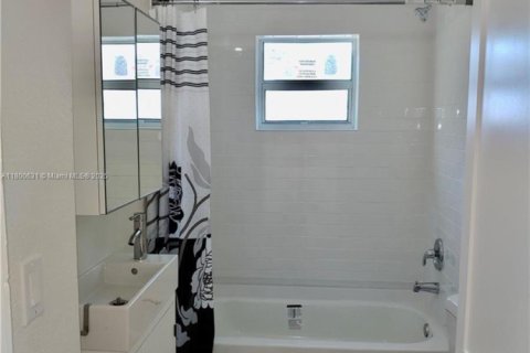 Casa en venta en Miami, Florida, 3 dormitorios, 199.09 m2 № 2056274 - foto 11