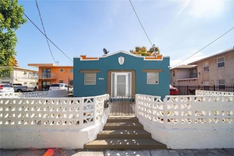 Casa en venta en Miami, Florida, 3 dormitorios, 199.09 m2 № 2056274 - foto 1