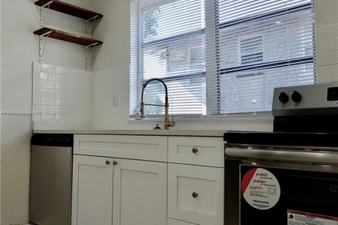 Casa en venta en Miami, Florida, 3 dormitorios, 199.09 m2 № 2056274 - foto 10