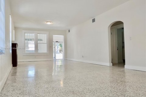Casa en venta en Miami, Florida, 3 dormitorios, 199.09 m2 № 2056274 - foto 6