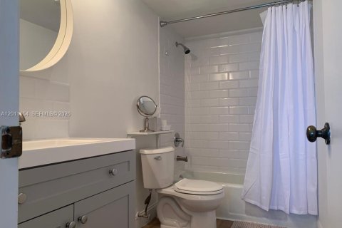 Condo in Miami, Florida, 1 bedroom  № 2171080 - photo 5