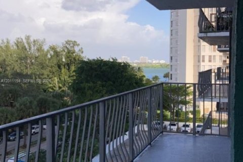 Condo in Miami, Florida, 1 bedroom  № 2171080 - photo 26