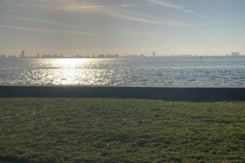 Condo in Miami, Florida, 1 bedroom  № 2171080 - photo 27