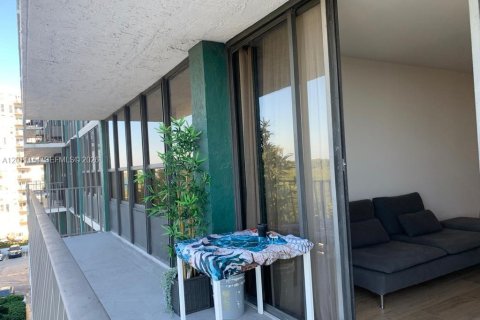 Condo in Miami, Florida, 1 bedroom  № 2171080 - photo 19