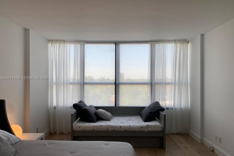 Condo in Miami, Florida, 1 bedroom  № 2171080 - photo 6
