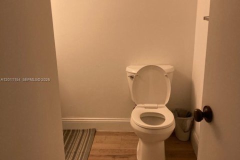 Condo in Miami, Florida, 1 bedroom  № 2171080 - photo 11