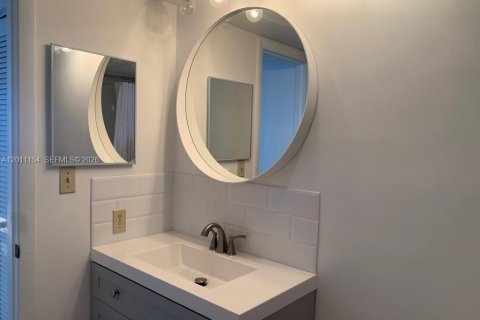 Condo in Miami, Florida, 1 bedroom  № 2171080 - photo 22