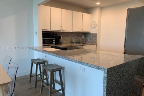 Condo in Miami, Florida, 1 bedroom  № 2171080 - photo 3