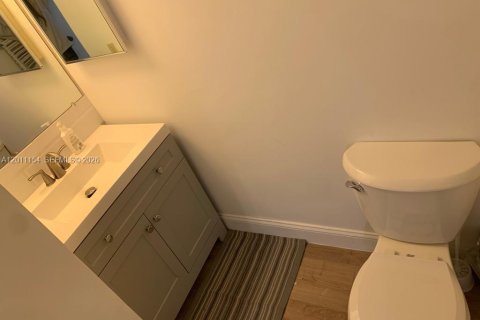 Condo in Miami, Florida, 1 bedroom  № 2171080 - photo 24