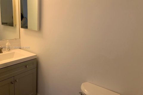 Condo in Miami, Florida, 1 bedroom  № 2171080 - photo 16