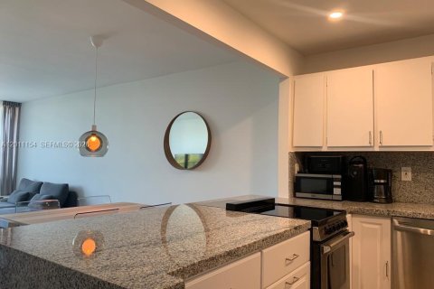 Condo in Miami, Florida, 1 bedroom  № 2171080 - photo 15