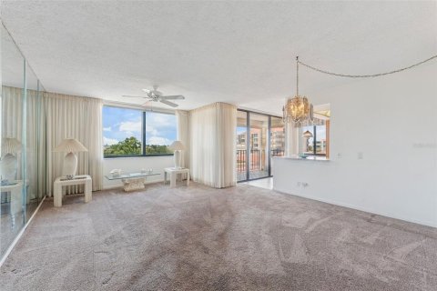 Condominio en alquiler en Saint Petersburg, Florida, 2 dormitorios, 121.52 m2 № 1873564 - foto 4