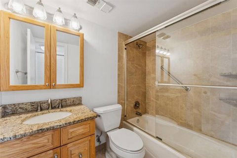 Condominio en alquiler en Saint Petersburg, Florida, 2 dormitorios, 121.52 m2 № 1873564 - foto 19