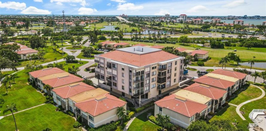 Condominio en Saint Petersburg, Florida, 2 dormitorios  № 1873564