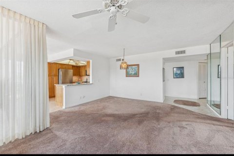 Condominio en alquiler en Saint Petersburg, Florida, 2 dormitorios, 121.52 m2 № 1873564 - foto 6