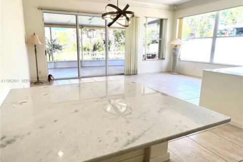 Купить виллу или дом в Хоб-Саунд, Флорида 3 спальни, 187.38м2, № 2025778 - фото 6