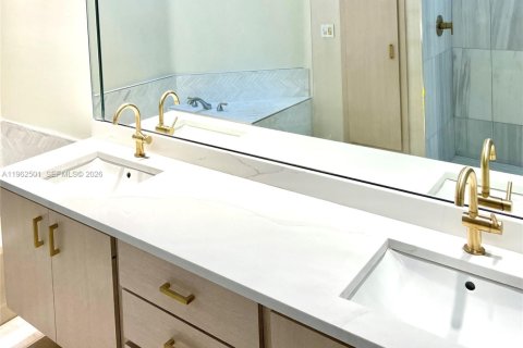 Купить виллу или дом в Хоб-Саунд, Флорида 3 спальни, 187.38м2, № 2025778 - фото 21