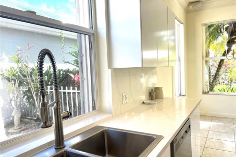 Купить виллу или дом в Хоб-Саунд, Флорида 3 спальни, 187.38м2, № 2025778 - фото 19