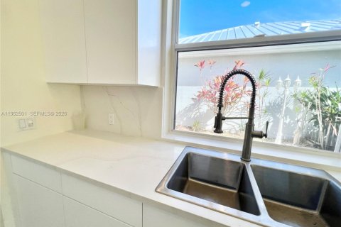 Купить виллу или дом в Хоб-Саунд, Флорида 3 спальни, 187.38м2, № 2025778 - фото 15