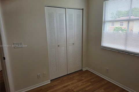 House in Margate, Florida 3 bedrooms, 115.94 sq.m. № 2075350 - photo 18