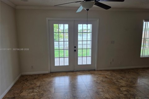 House in Margate, Florida 3 bedrooms, 115.94 sq.m. № 2075350 - photo 6