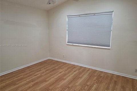 House in Margate, Florida 3 bedrooms, 115.94 sq.m. № 2075350 - photo 13