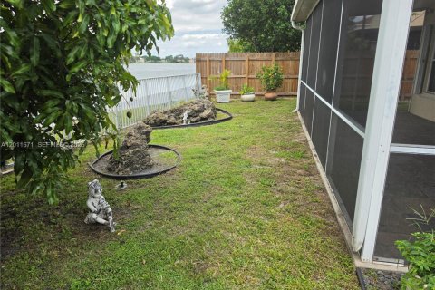 House in Margate, Florida 3 bedrooms, 115.94 sq.m. № 2075350 - photo 3