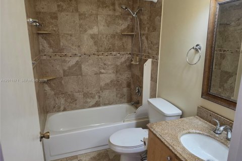 House in Margate, Florida 3 bedrooms, 115.94 sq.m. № 2075350 - photo 16