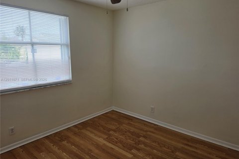 House in Margate, Florida 3 bedrooms, 115.94 sq.m. № 2075350 - photo 17