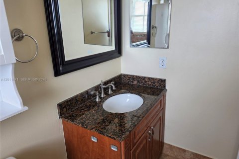 House in Margate, Florida 3 bedrooms, 115.94 sq.m. № 2075350 - photo 15